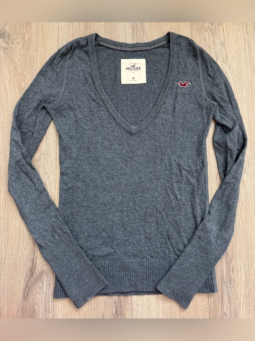 Hollister Gray V-Neck Tight-Knit Lightweight Pullover Sweater Slim Fit M